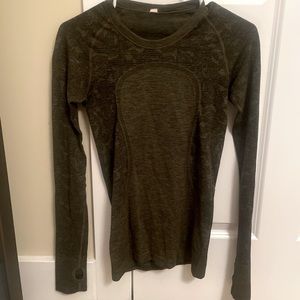 Tight and flattering long sleeve. Worn twice.